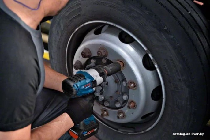 Гайковерт Bosch GDS 18V-1050 H Professional 0.601.9J8.502 питание: аккумулятор, Li-ion, 1750 об/мин, 1050 Н·м, напряжение аккумулятора: 18 В, ёмкость аккумулятора: 8 А·ч, аккумулятор в комплекте