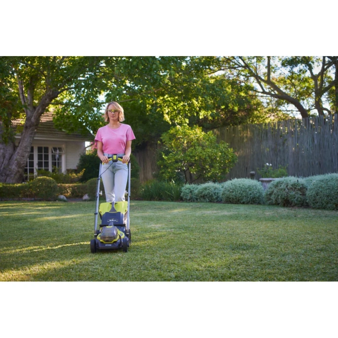 Газонокосилка Ryobi ONE+ 33cm; 1x аккумулятор 4.0Aч RLM18X33B40 5133004306