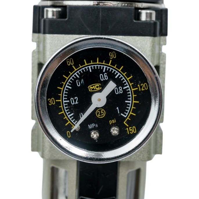 Фильтр-влагоотделитель для компрессора с регулятором давления 3/8"; манометр; 1500 л/мин; 10 бар Gigant GAW3000-03