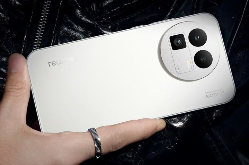 Встречайте realme GT8 Pro: камера от Ricoh, Snapdragon 8 Gen 5 и батарея на 7000 мАч