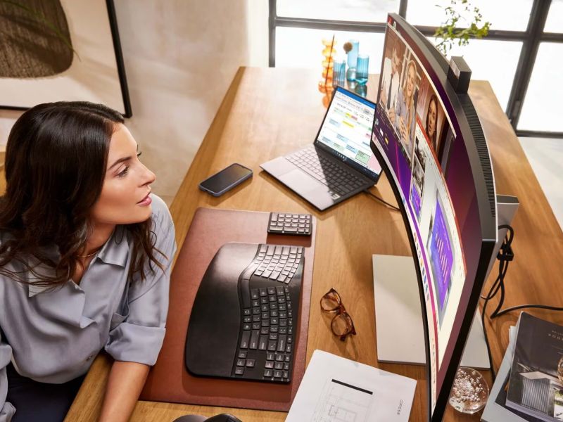 HP представила портативный и ультраширокий мониторы