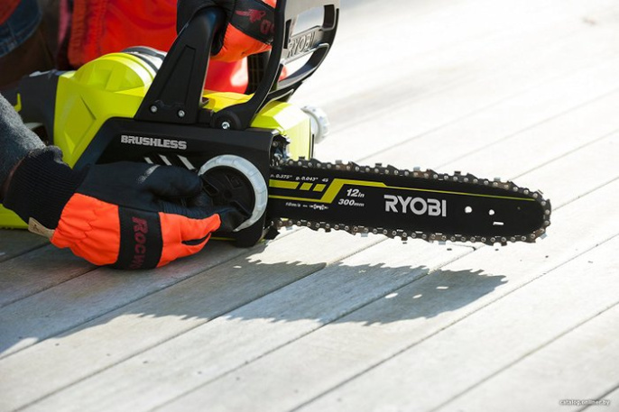Бесщеточная аккумуляторная цепная пила Ryobi ONE+ OCS1830  без аккумулятора в комплекте 5133002829