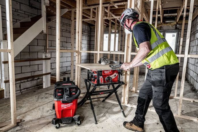 Пылесос Milwaukee M18 F2VC23L (4933478964) (профессиональный, объем пылесборника: 23 л, пылесборник: контейнер, питание: аккумулятор)