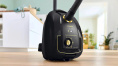 Пылесос Bosch BGL38GOLD, 1700Вт, черный/золотистый