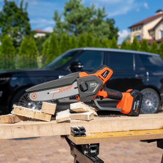 Пила аккумуляторная с бесщеточным двигателем DAEWOO DACS 821Li