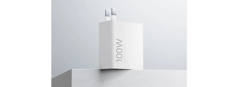 Xiaomi представила компактную 100-ваттную GaN-зарядку для смартфонов и ноутбуков