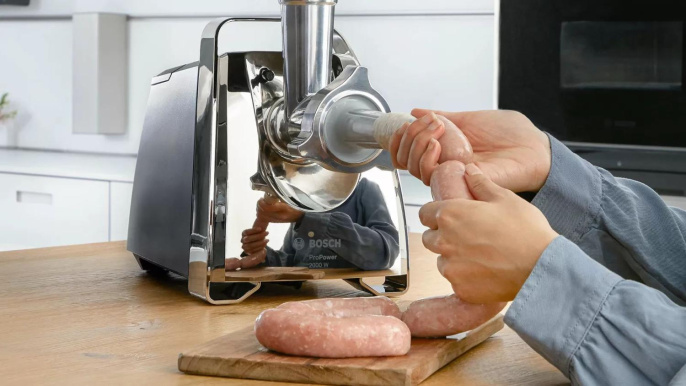 Мясорубка Bosch MFW67440 2000Вт черный/серебристый