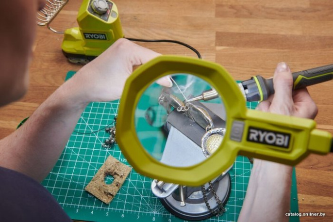 ONE + / Фонарь с увеличительной линзой RYOBI RML18-0 без батареи
