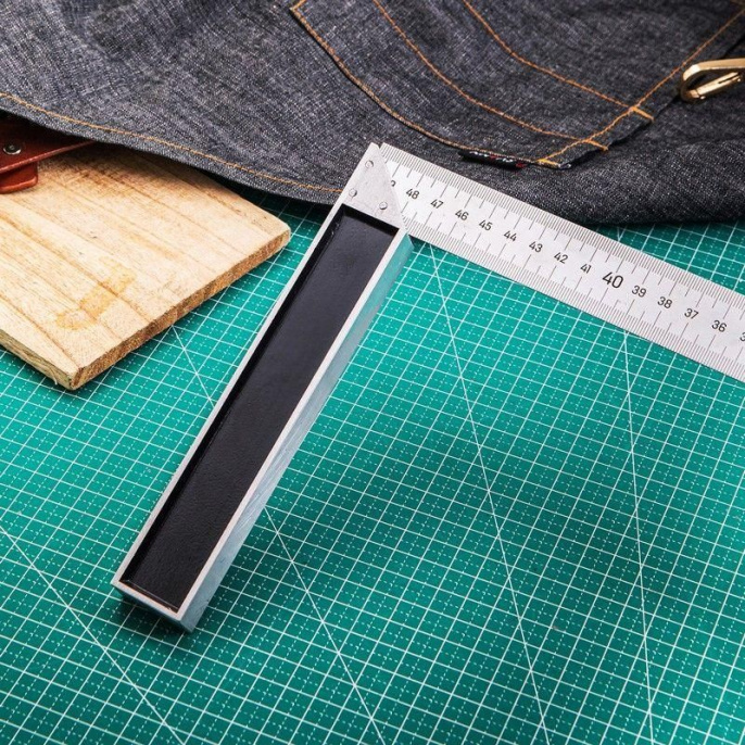 Угловая линейка стальная Deli DL302500 500мм, нержавеющая сталь + алюминиевое основание