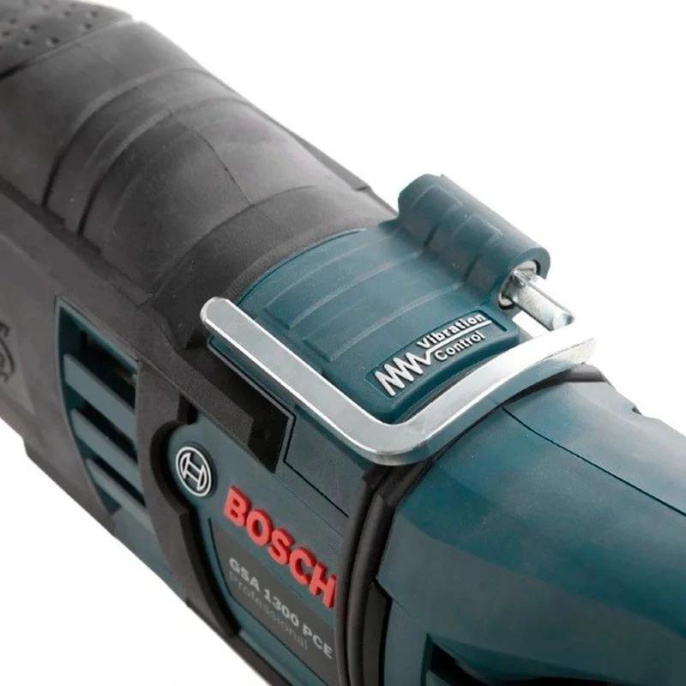 Сабельная пила BOSCH GSA 1300 PCE в чем. + 2 пильных полотна 060164E200