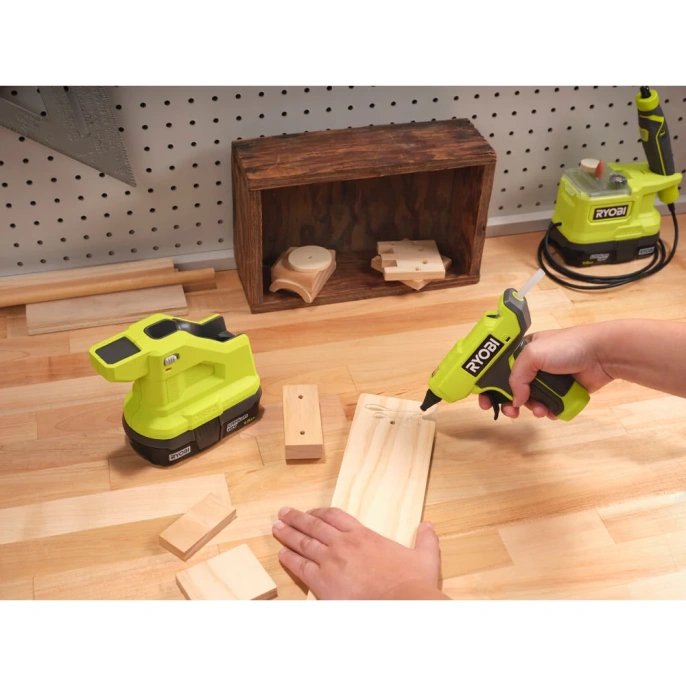 Клеевой пистолет Ryobi ONE+ 18В RGLM18-0 5133005001