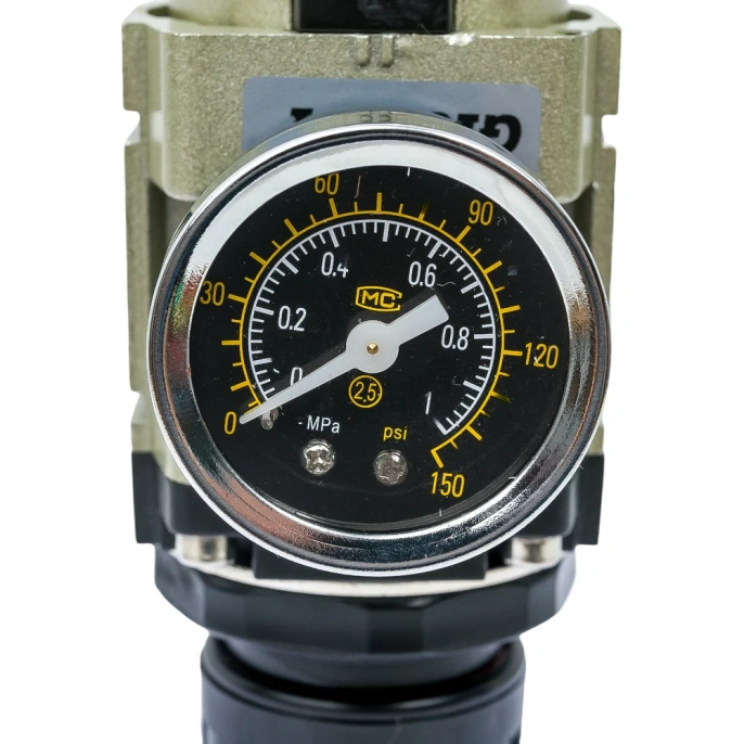 Фильтр-влагоотделитель для компрессора с регулятором давления 1/4"; манометр; 2000 л/мин; 10 бар Gigant GAW3000-02