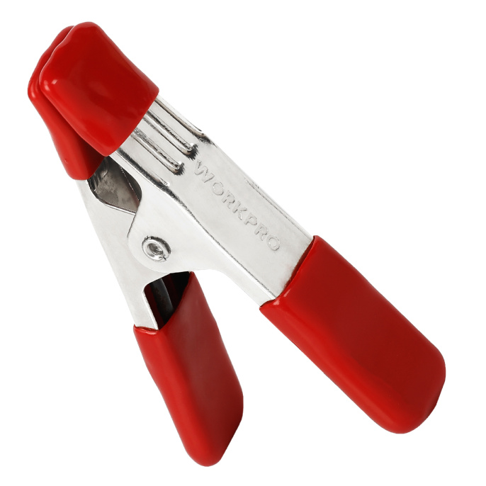 Зажим WorkPro WP232006 25мм (стальной пружинный, наконечники и ручки с покрытием из ПВХ, не оставляющим следов, защищают деликатную отделку и обеспечивают нескользящую фиксацию, оцинкованная сталь не подвержена коррозии, прочная пружина из намотанной стал
