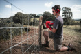 Степлер Milwaukee M18 FFUS-0C (4933479834) (емкость магазина: 45 шт, длина скобы: 38-51 мм, ширина скобы 10.3 мм, количество циклов: 600, без АКБ и ЗУ, кейс)