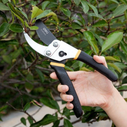 Секатор садовый Deli DL580204 лезвия с тефлоновым покрытием, длина 200мм, макс.диаметр резки 15мм, сталь 55С