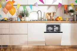 Встраиваемая посудомоечная машина Gorenje GV572D10, узкая, ширина 44.8см, полновстраиваемая, загрузка 11 комплектов