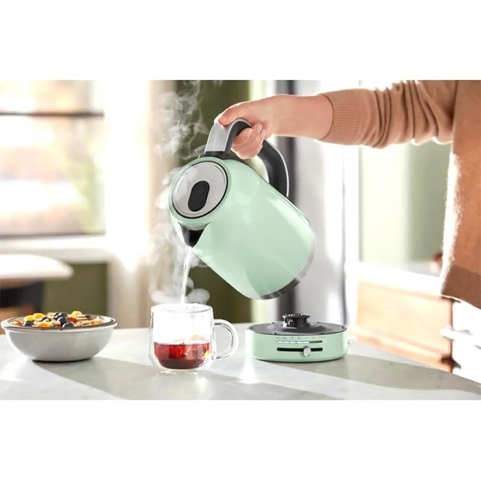 Электрочайник KitchenAid, 1.7 л. Электрочайник KitchenAid, термо-контроль, 1.7 л., фисташковый