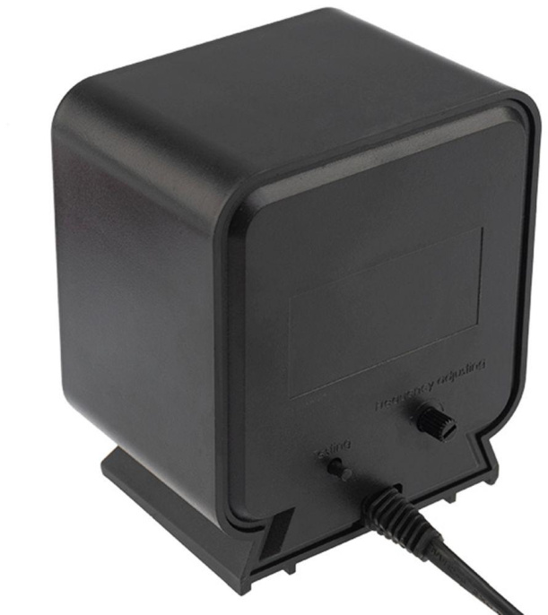 Отпугиватель Rexant 71-0009 ультразвуковой стационарный 7Вт 30-70 кГц р.д.:60м черный/серебристый