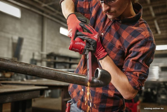 Ленточная шлифмашина Milwaukee M12 FBFL13-0 4933480960 питание: аккумулятор 12 В , частота вращения на холостом ходу: от 7200 до 14500 об/мин, скорость движения ленты: 1105 м/мин