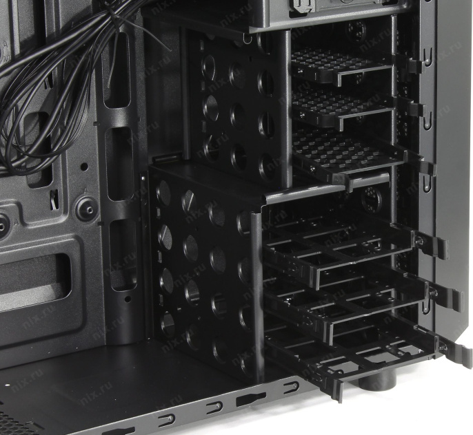 Корпус Thermaltake Versa H25 (CA-1C2-00M1NN-00) (материал: сталь SPCC, 1хUSB3.0, 1хUSB2.0, Audio, без БП, 2х5.25", 3х3.5"/2.2", 3х2.5", 7 слотов расширения, ATX, длина видеокарты: 315 мм, высота кулера: 155 мм, воздушное охлаждение: спереди 2х120мм, сзади