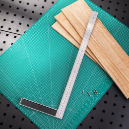 Угловая линейка стальная Deli DL302500 500мм, нержавеющая сталь + алюминиевое основание