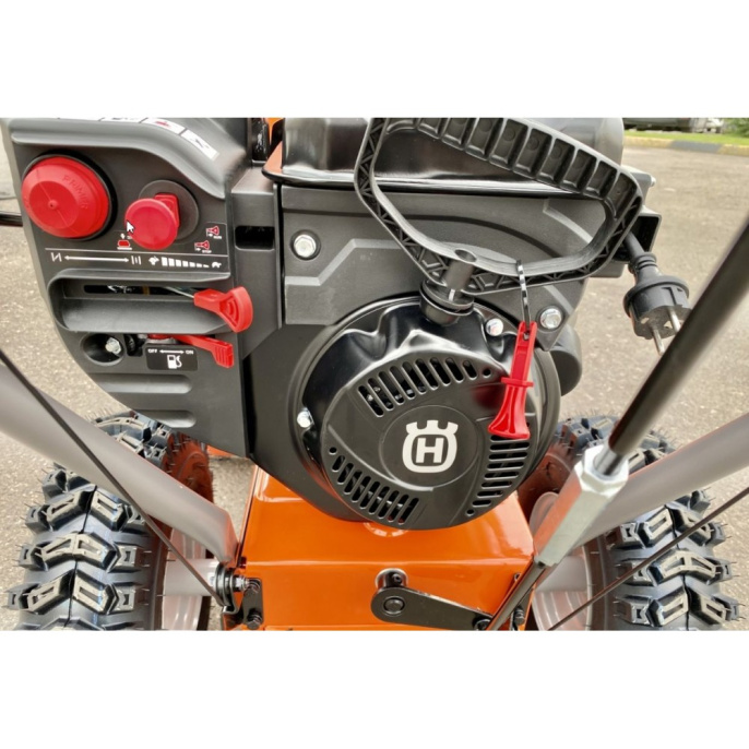 Снегоуборщик бензиновый Holzfforma ST124 HST124