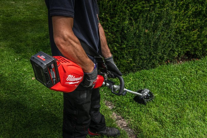 Многофункциональный привод Milwaukee M18FOPHLTKIT2-0 4933492663 тип батареи: Li-ion, 3-скоростные настройки с триггером переменной скорости, скорость холостого хода: до 8680 об/мин, возможность переключения между несколькими насадками