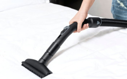 Пылесос Karcher VC 2 1.198-030.0 сухая уборка, объем фильтр-мешка: 2.8 л, радиус уборки: 7.5 м, фильтр Hepa 12, насадки: для пола, щелевая, насадка-щетка для мебели