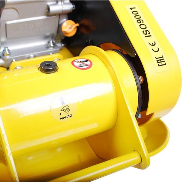 CHAMPION Виброплита бензиновая PC6337F { 52,7кг11кН53*37см25см4кВт }