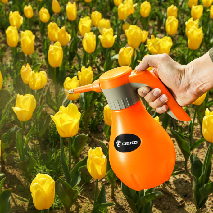 Опрыскиватель DEKO DKSP14, аккумуляторный, ручной, 2л, оранжевый/серый [065-0952]