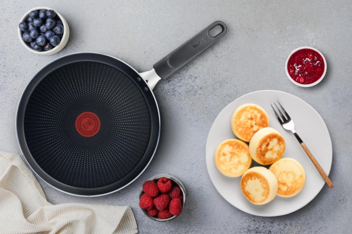 Сковорода блинная Tefal Force 4218522 круглая 22см покрытие: антипригарное ручка несъемная (без крышки) черный (9100048318)