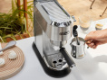 Кофеварка DeLonghi EC685.M, рожковая, серебристый / черный
