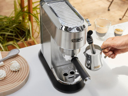 Кофеварка DeLonghi EC685.M, рожковая, серебристый / черный