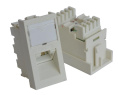 LANMASTER TWT-SIP-RJ45/A-WH Вставка RJ-45 UTP Cat.5E, 22.5x45 мм угловая, с маркировкой, белая