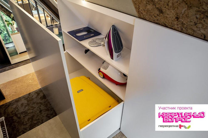 Утюг StarWind SIR7927,  2400Вт,  с автоотключением,  фиолетовый и черный