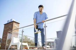 Мойщик окон Karcher WV 2 Universal Care шир.скреб.:280мм пит.:от аккум. белый/желтый 31245465