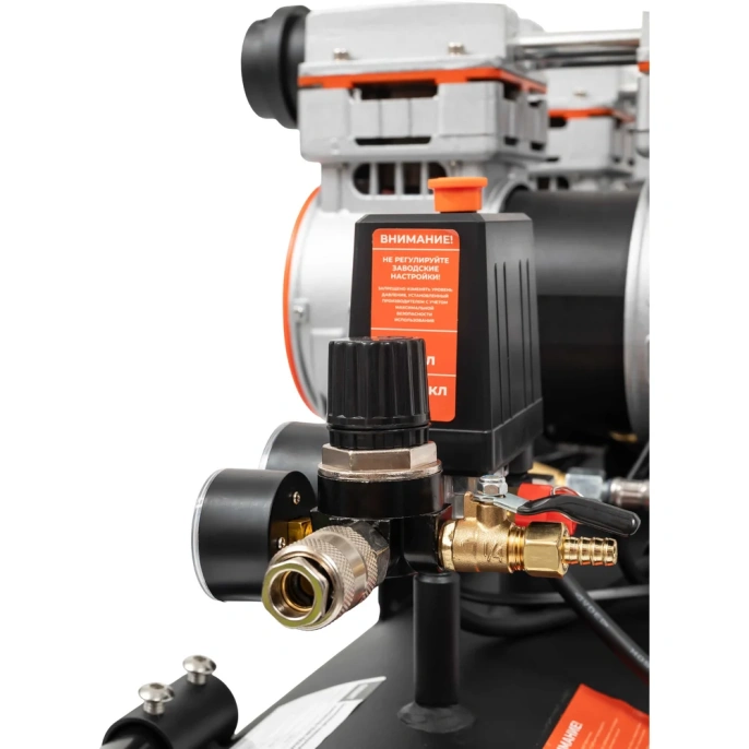 Безмасляный малошумный компрессор Gigant GSWK-100/440