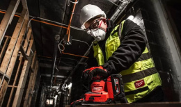 Ленточная шлифмашина Milwaukee M18BQSS-502B 4933479967 питание: Li-ion 18 В , скорость без нагрузки 11 000–13 000 об/мин, диаметр колебания 1.6 мм, пылесборник, дырокол, запасная гладкая основа