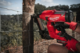 Степлер Milwaukee M18 FFUS-0C (4933479834) (емкость магазина: 45 шт, длина скобы: 38-51 мм, ширина скобы 10.3 мм, количество циклов: 600, без АКБ и ЗУ, кейс)