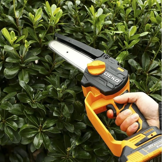 Пила цепная аккумуляторная DEKO DKCHS 20-6, 20В, 2x3.0Ач 063-4481-1