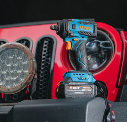 Гайковерт аккумуляторный BORT BSR-21U (2x4Ач+ЗУ) 93418477