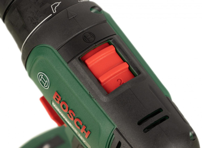 Дрель-шуруповерт Bosch UniversalDrill 18V аккум. патрон:быстрозажимной кейс в комплекте 06039D4002