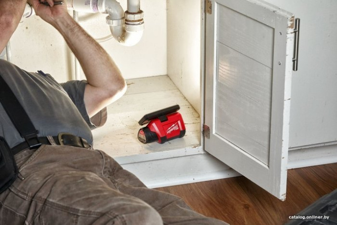 Фонарь Milwaukee M12 PAL-0 (4933478226) (универсальный, питание: аккумулятор, 12 В, источник света: светодиод, 700 Лм)