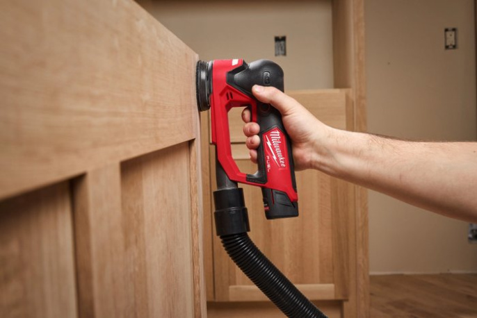 Эксцентриковая шлифмашина Milwaukee M12 FSDR75-202B 4933498233 уровень колебаний: 4000-10000 дв/мин, диаметр колебаний: 2.5 мм, размер шлифподошвы: 75 мм, сумка для инструмента, C12 C, 2xM12 в