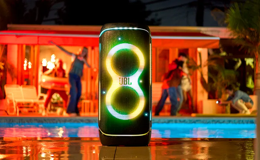 JBL выпустила 800-ваттную колонку с 15-часовой автономностью