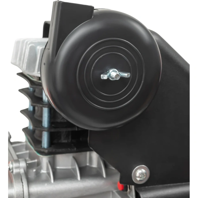 Поршневой масляный компрессор Gigant и набор пневмоинструмента LAS 50/1800K