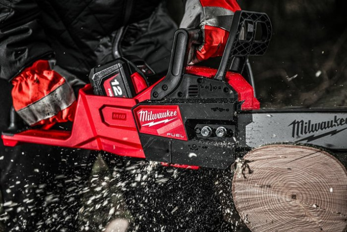 Аккумуляторная цепная пила Milwaukee M18 FCHSC-121 FUEL 4933471442