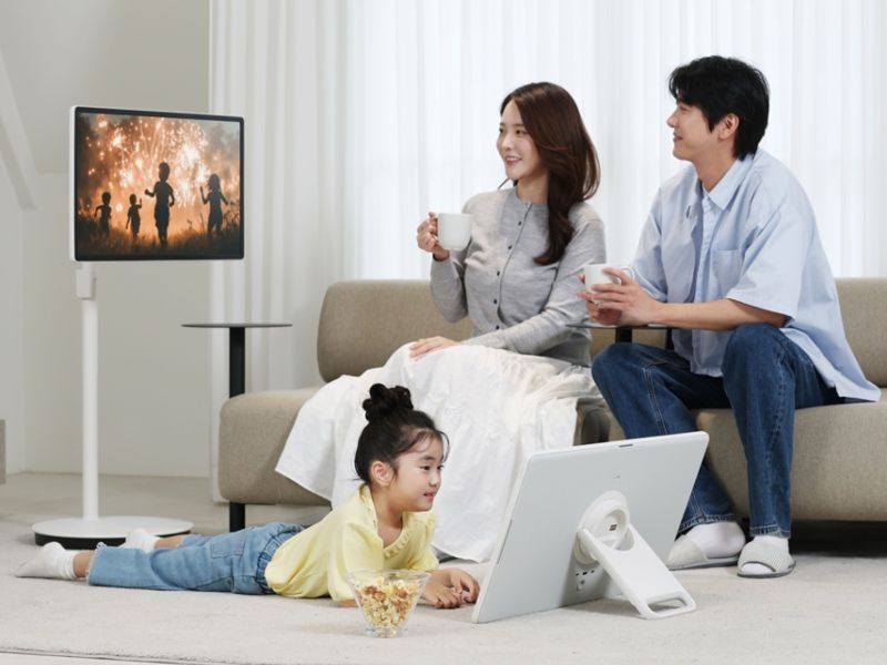 Samsung выпустила беспроводной умный ТВ на подставке с колёсами