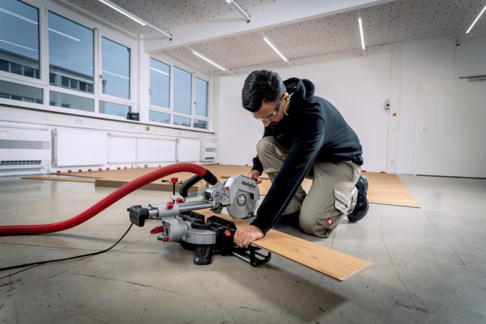 Торцовочная пила Metabo KGS 216 M 1500Вт 5000об/мин d 216мм