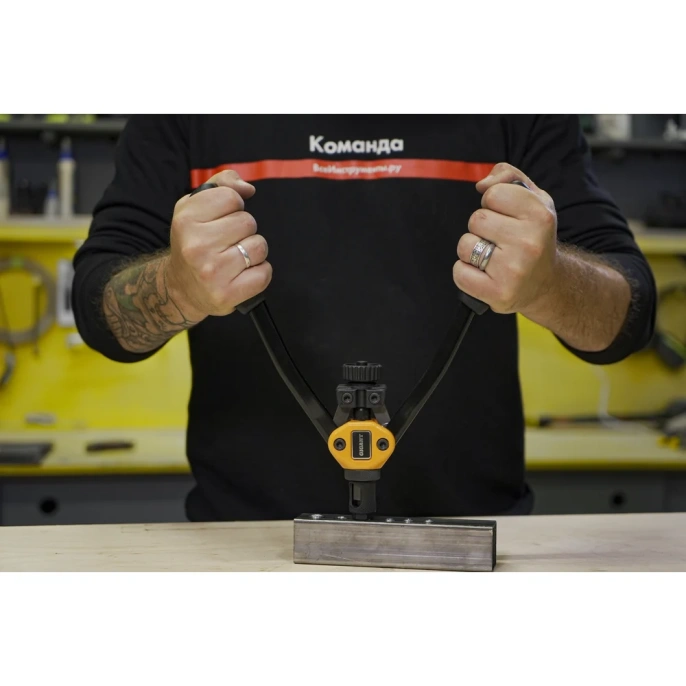 Заклепочник для резьбовых заклепок Gigant двуручный M3-M10 GHR-10